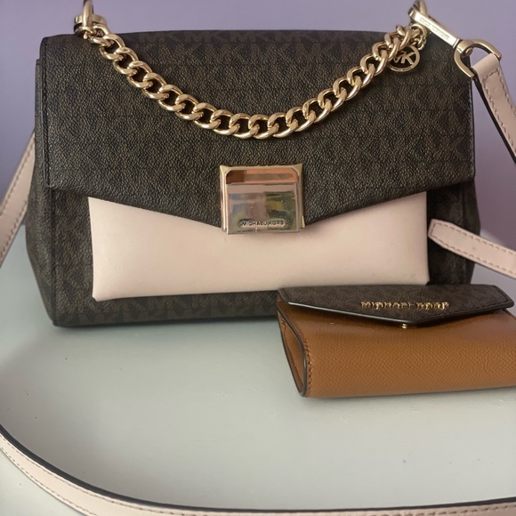 MICHAEL KORS small crossbody bag with trifold wallet. - Picture 2 of 4